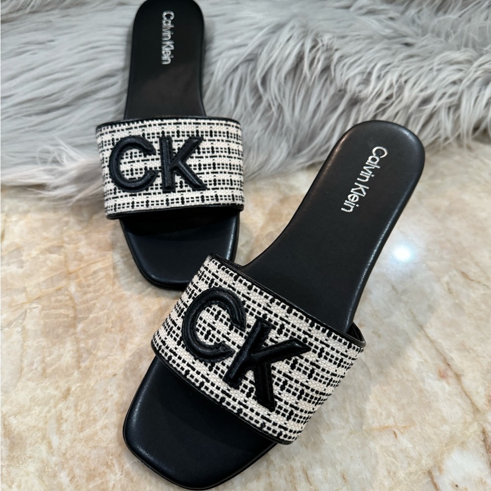 Calvin Klein Yides Slide CK Logo Women ‘s Sandals. New
